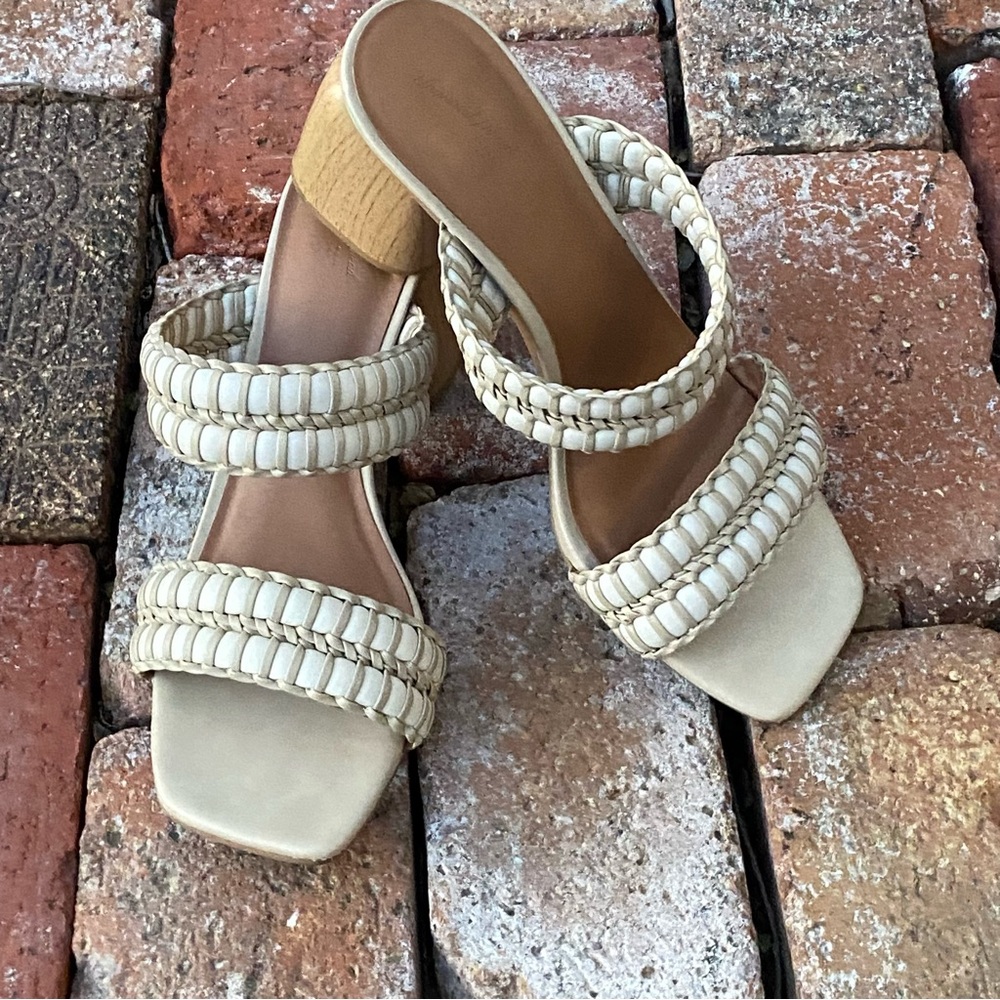 Universal Thread Cream Women's Sandals